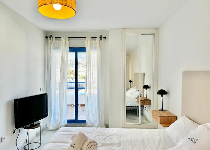 Seaside Oasis With Mountain Views - Eaw Homes Apartmán *